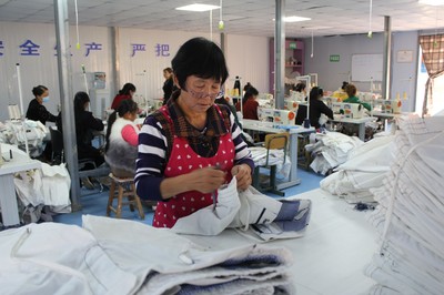 寧縣春榮鎮(zhèn)興創(chuàng)服裝就業(yè)工廠 產(chǎn)品遠(yuǎn)銷(xiāo)海外的服裝產(chǎn)業(yè)典范